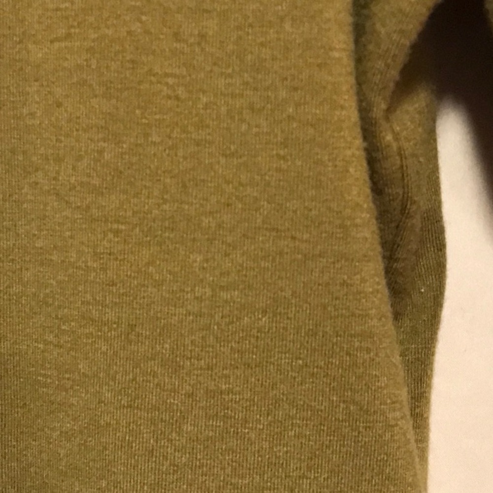 Hillard and Hanson Olive V-neck Top Size M - Picture 3 of 6